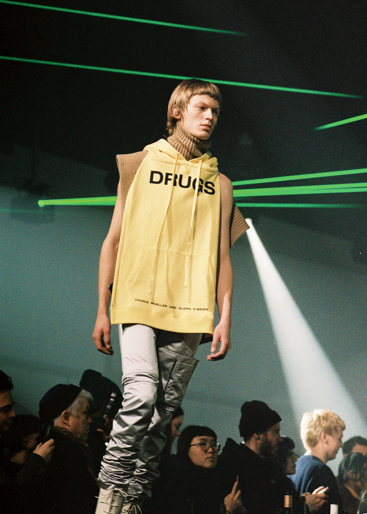 Marc Jacobs is reissuing his controversial 'Grunge' collection from the '90s  - Fashion Journal