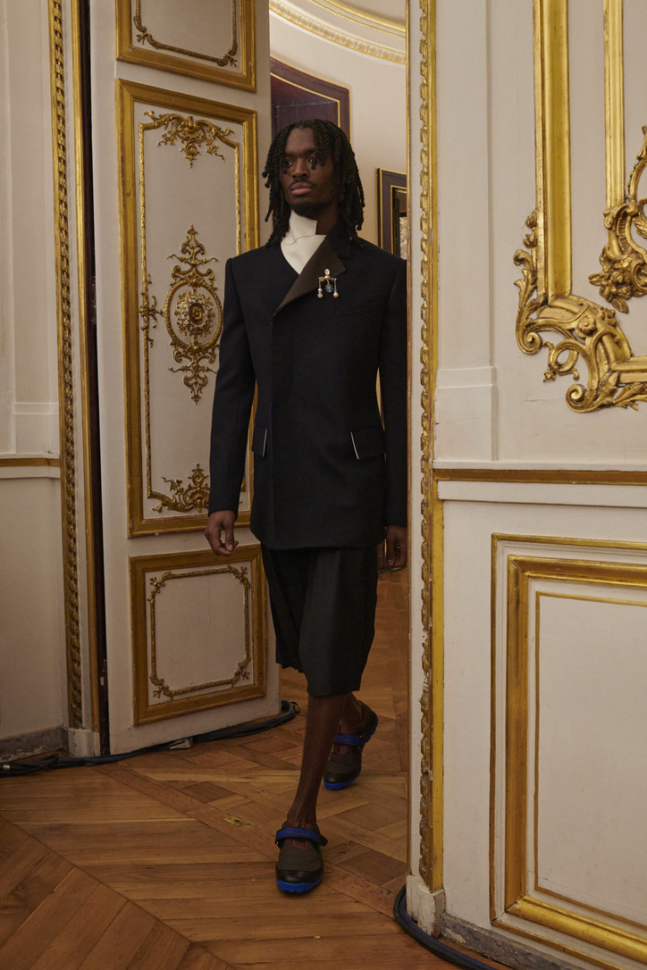 Louis Vuitton Redefines Contemporary Elegance with its New Formal Men's  Wardrobe Collection