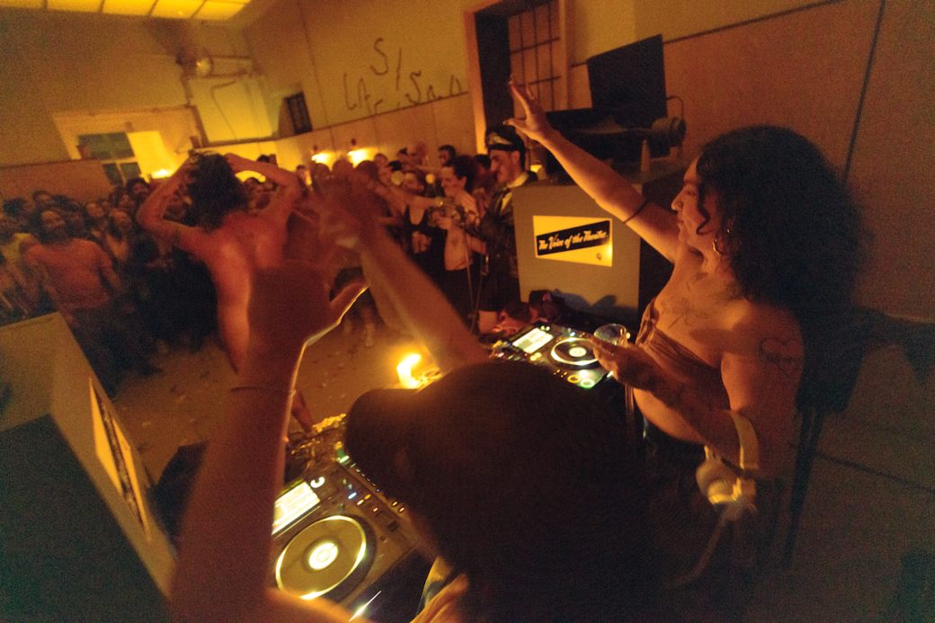 [Kebra and Bruja Prieta B2B set at Cafe Sismo, photo credit: Pablo Astorga]